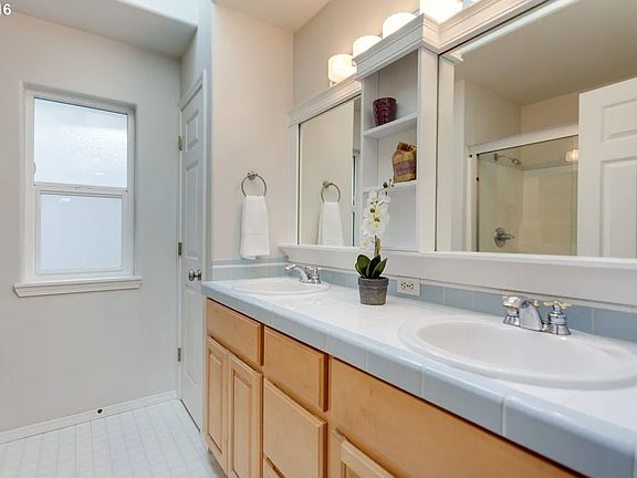 5th image of 2061 NE 51st Ave