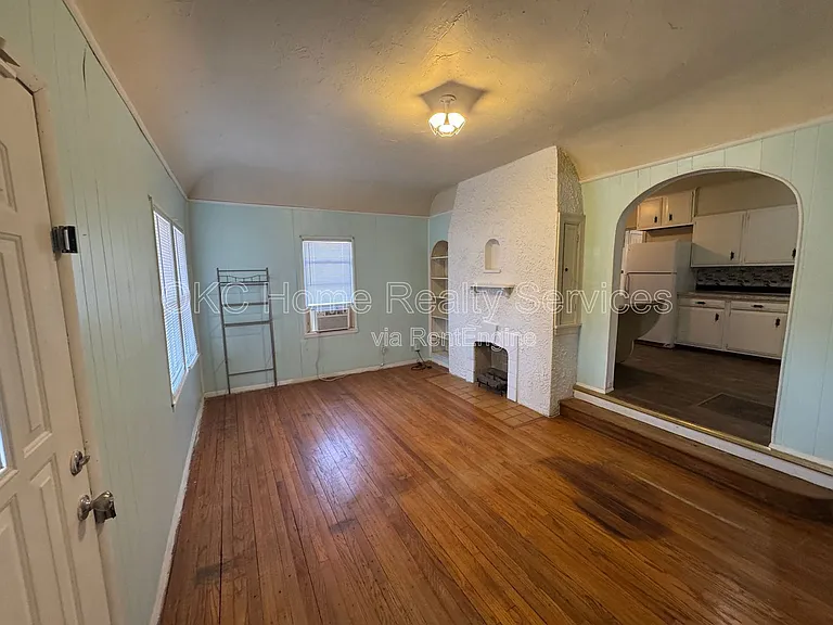 2148 N Stonewall Ave — Photo 2