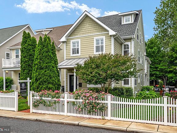 3rd image of 820 Bay Ridge Ave