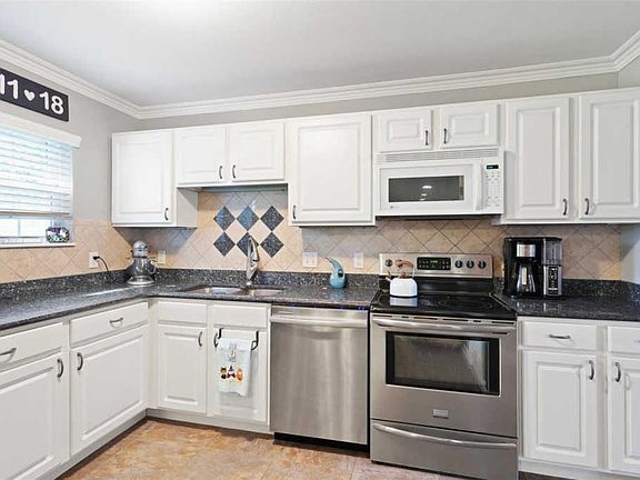 5th image of 4144 Avery Ln