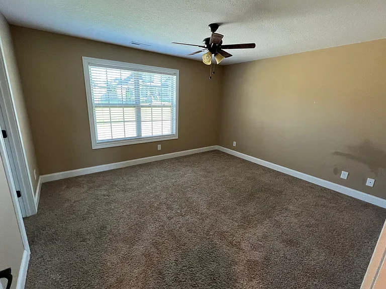 525 Larkspur Dr — Photo 17