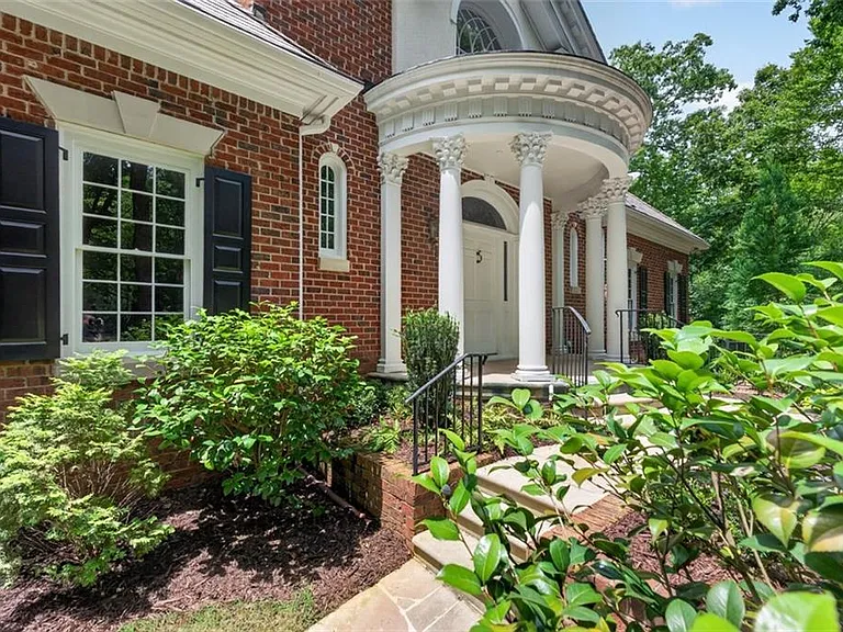 140 Valley Rd NW — Photo 5
