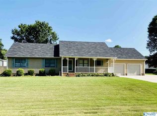 210 Cascade Dr, Athens, AL 35611