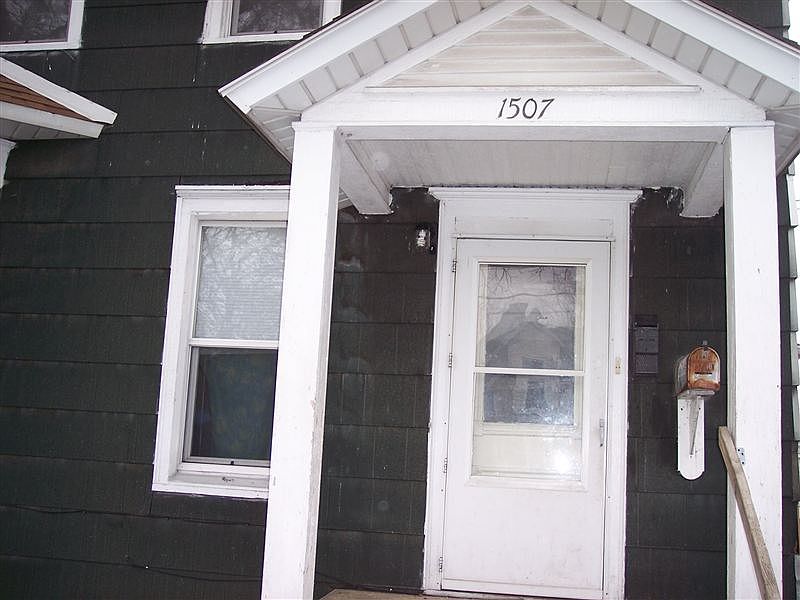 1507 Pringle Upper front PRIMARY