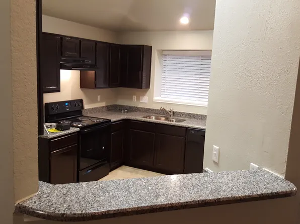 515 Valley Spring Dr, Arlington, TX 76018