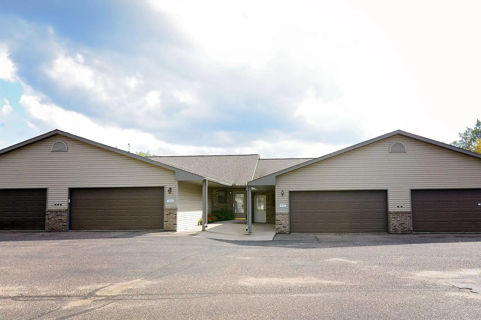 3 bed, 1800 sqft, $1,500 — Photo 1
