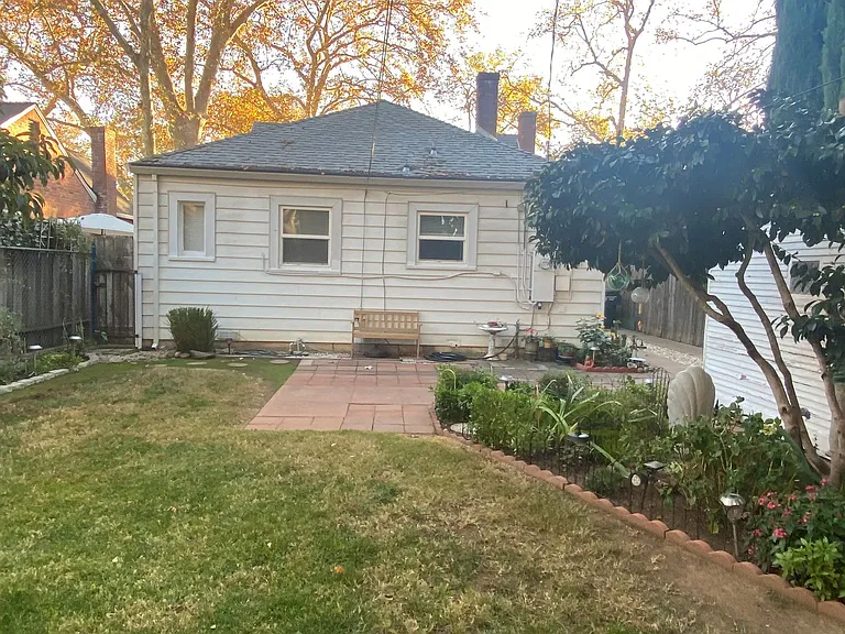 1813 Beverly Way — Photo 24