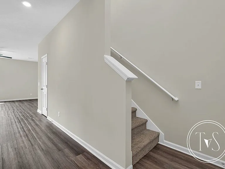 200 Alcove Ct — Photo 3