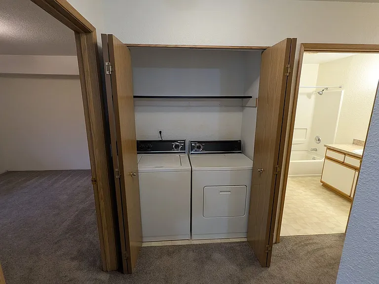 North Salem Apartment Complex With Washer/Dryer! ~ Camelot — Photo 26