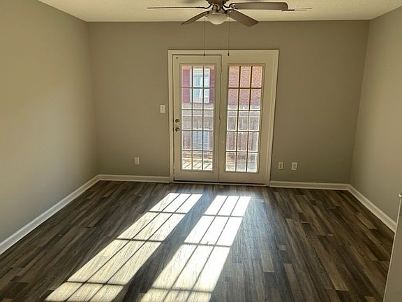 3rd image of 1245 Parkway Pl #G