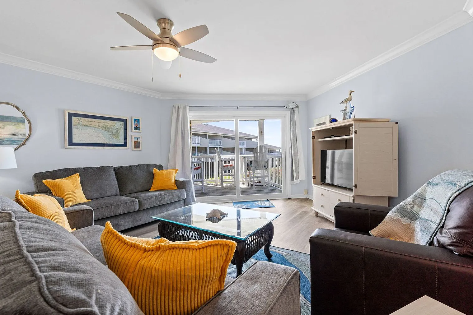 3 bed, 2.0 bath, 1291 sqft, $5,459 — Photo 3