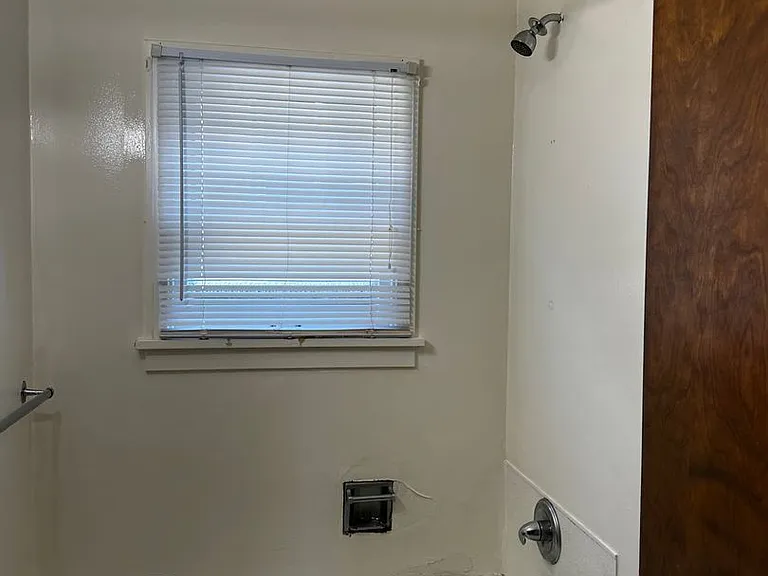 555 Woodsdale Ave — Photo 14
