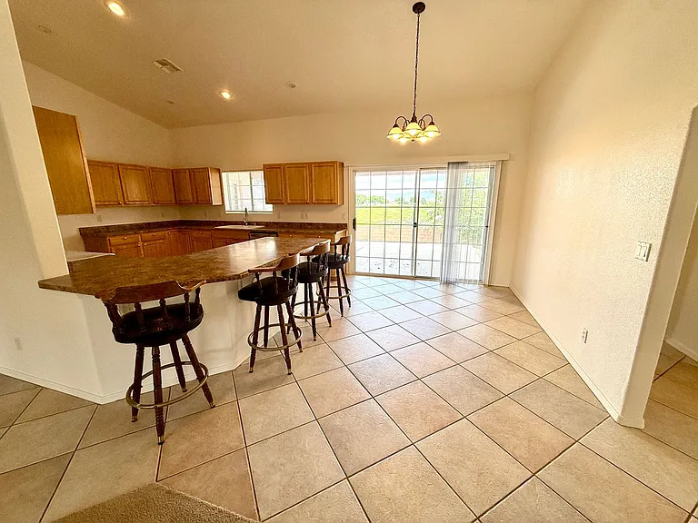 660 Country Club Dr — Photo 13