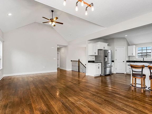 5th image of 15808 Christie Dr