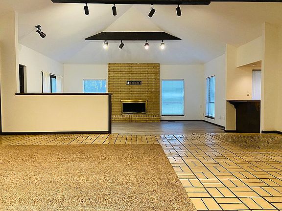 Entrance/ Dining & Living