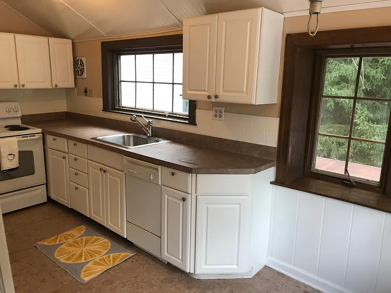 106 Morgan Ave — Photo 3