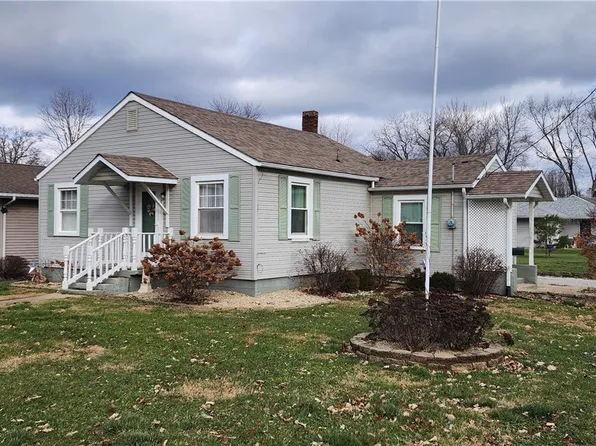 108 S Columbia St, Greenup, IL 62428