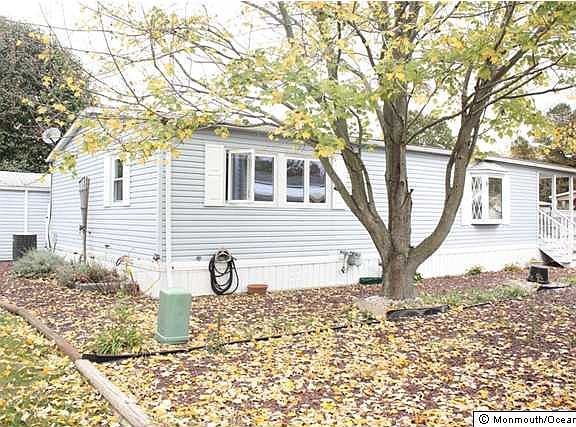 5th image of 107 Douglas Dr