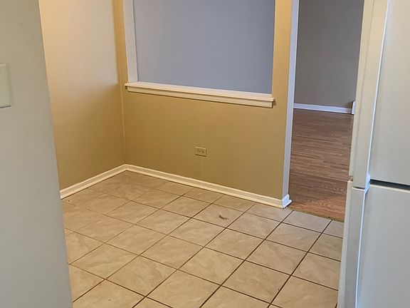 4th image of 37 King Arthur Ct APT 11