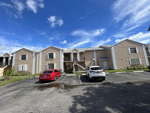 3rd image of 1017 Washington Cir #1017H-266