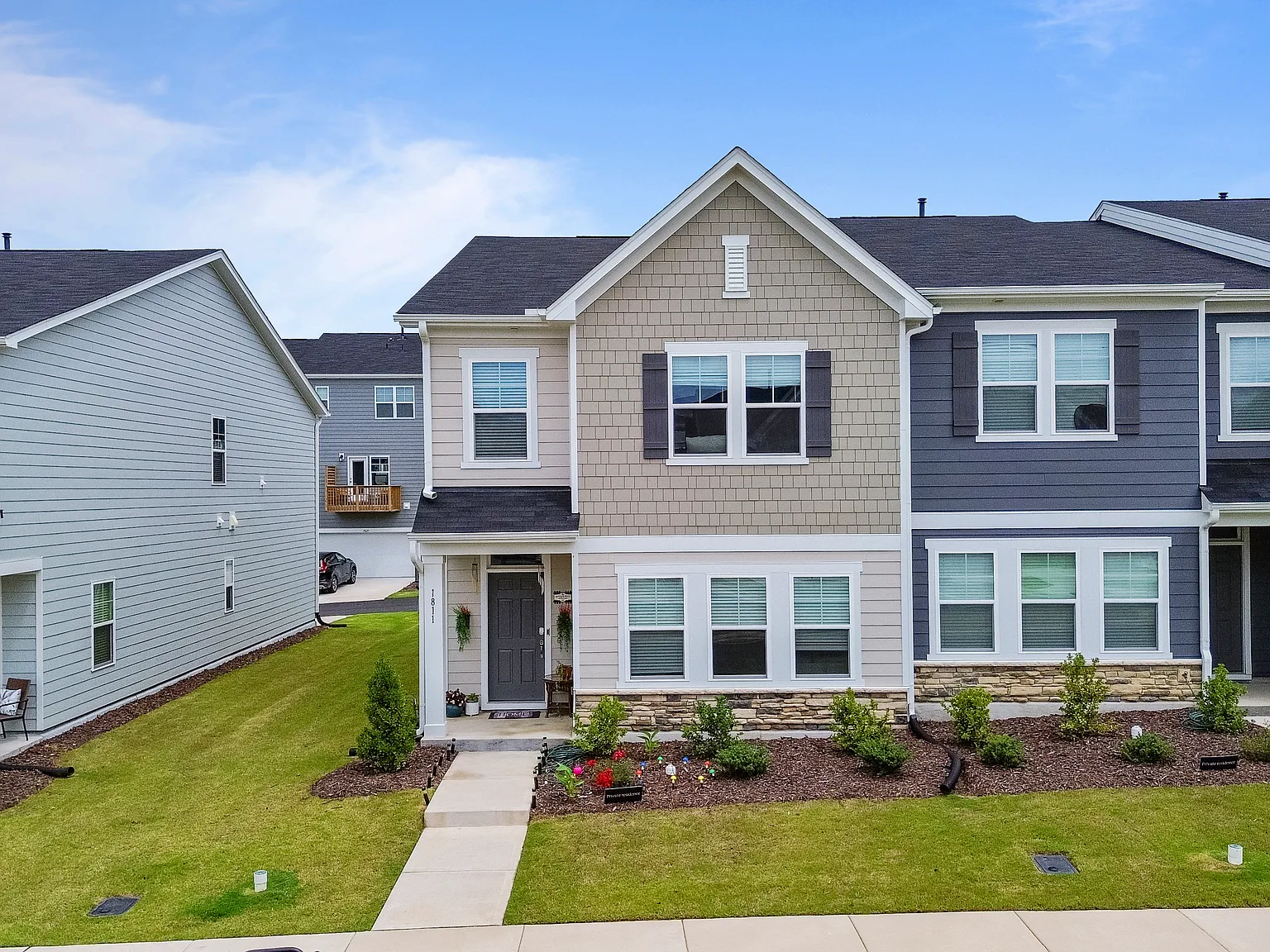 3 bed, 2055 sqft, $2,200 — Photo 3