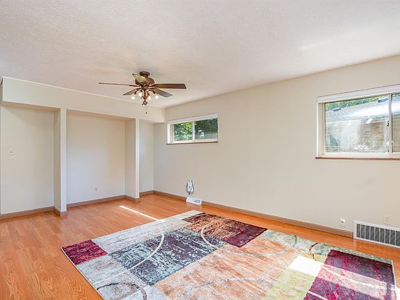 3rd image of 2100 Faywood Ave