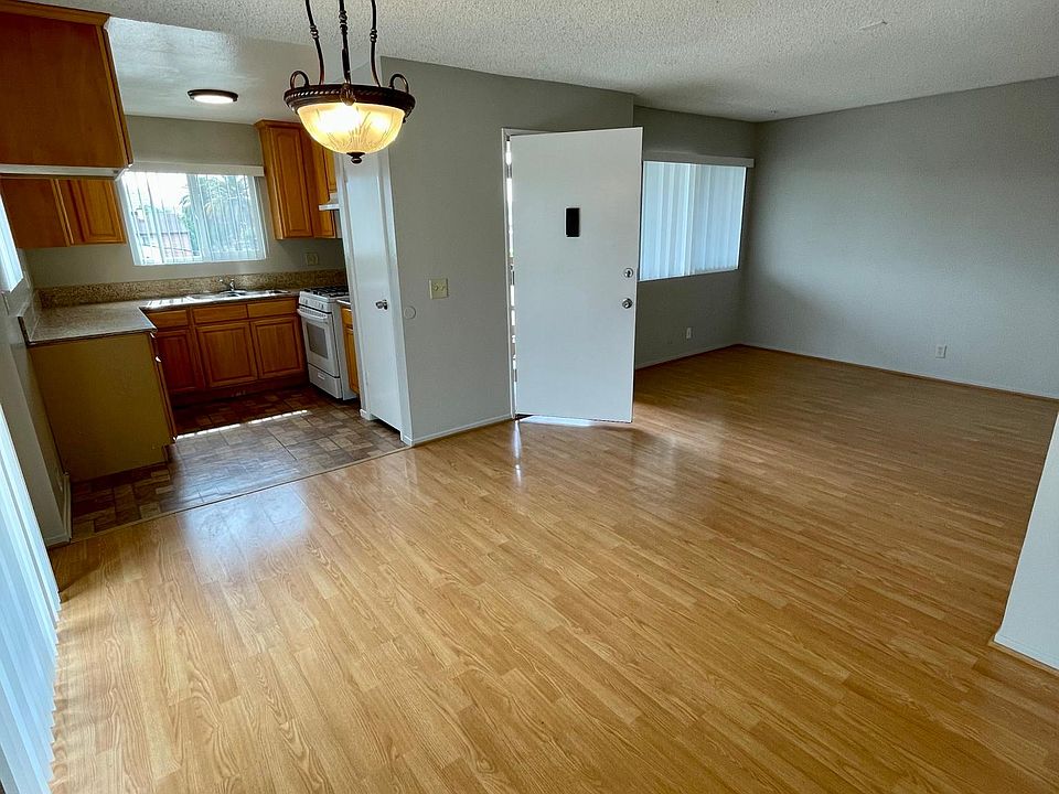 1st image of 515 W Lexington Dr APT 6