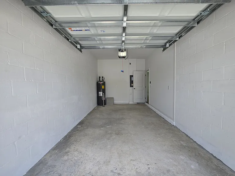 2073 Hallier Cv — Photo 32