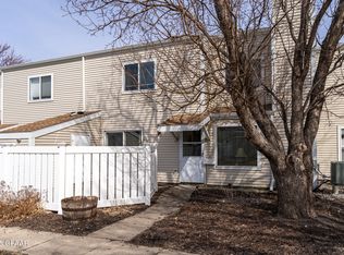 131 Parkview Cir, Grand Forks, ND 58201
