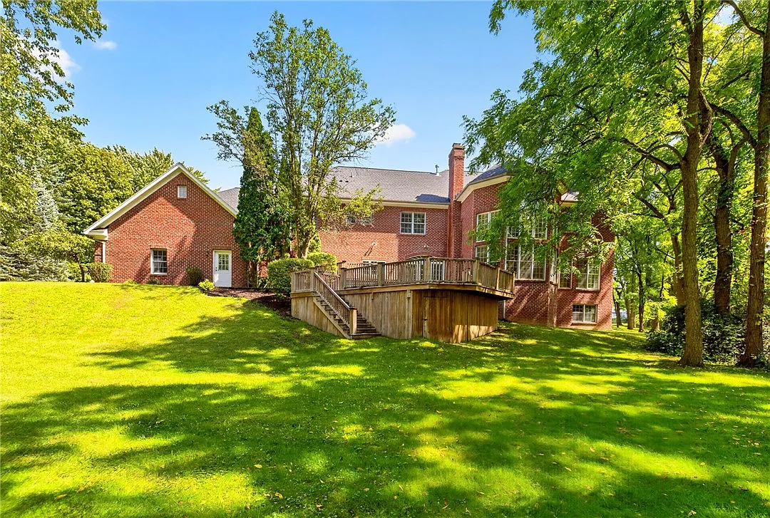 5 bed, 5.5 bath, 5746 sqft, $5,850 — Photo 2