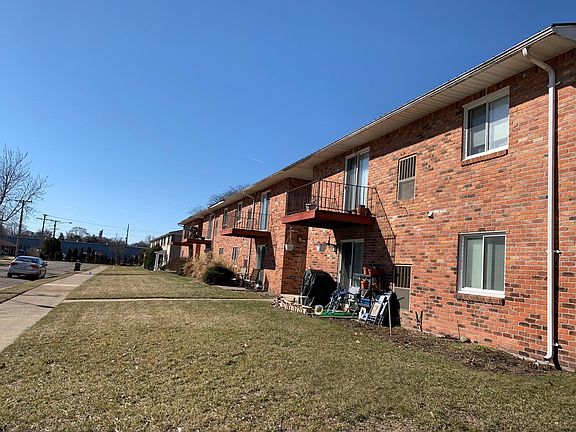 2nd image of 1300 Dewey St