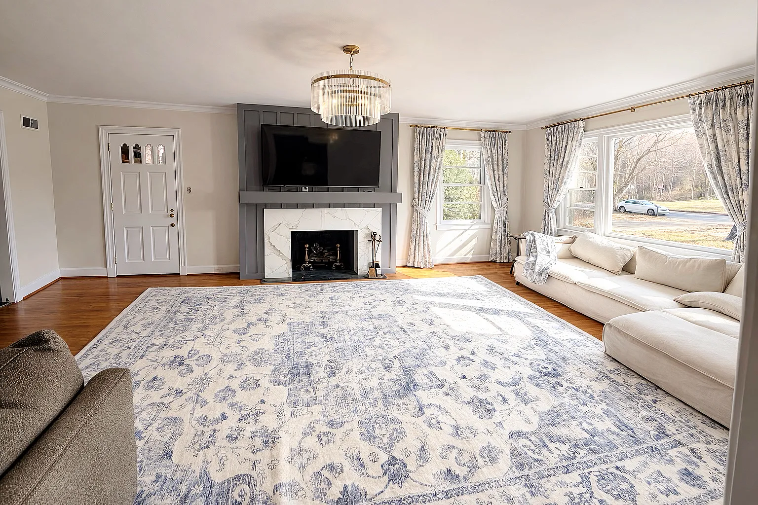 4 bed, 2.5 bath, 3200 sqft, $5,425 — Photo 1