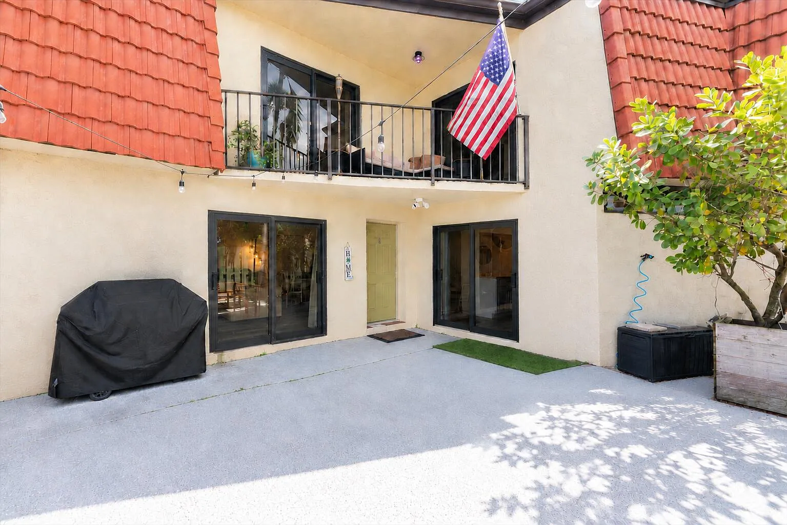 2 bed, 2.5 bath, 1218 sqft, $2,300 — Photo 1