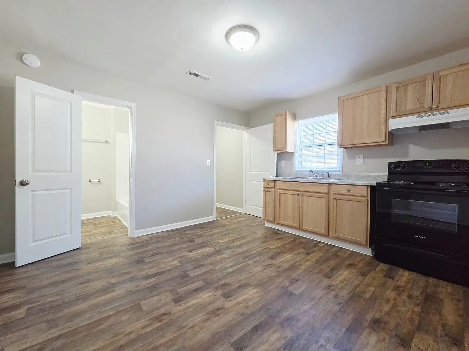 211 Morgan Pl Unit B — Photo 3