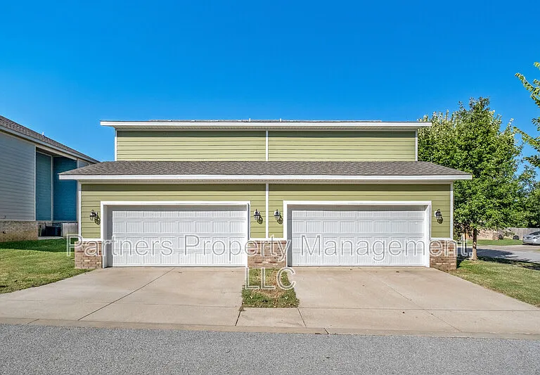 1340 Sicily Ln — Photo 26