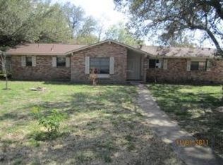 525 Wedgewood Way, Devine, TX 78016