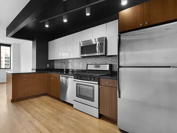 525 West 28th Street image 1 of 7