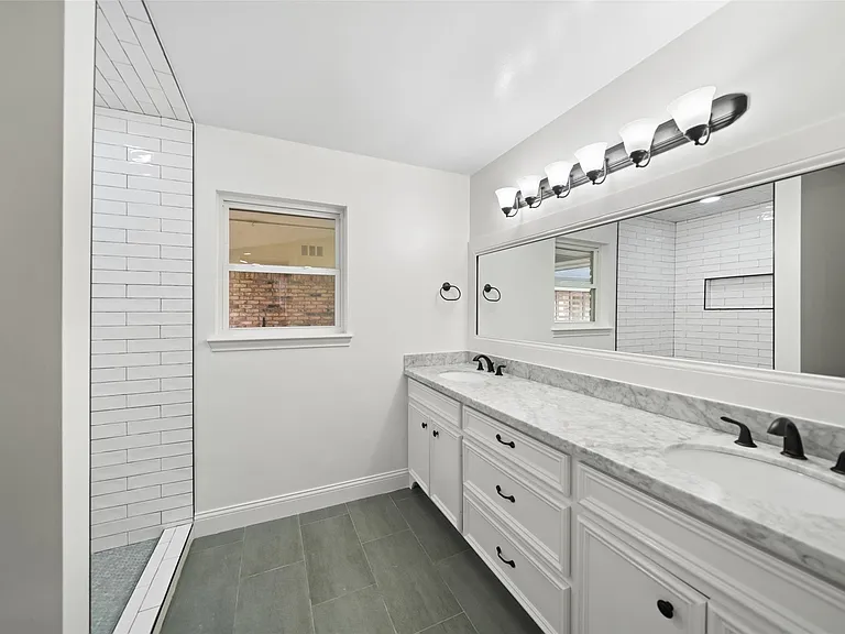 1810 Droxford Dr — Photo 16