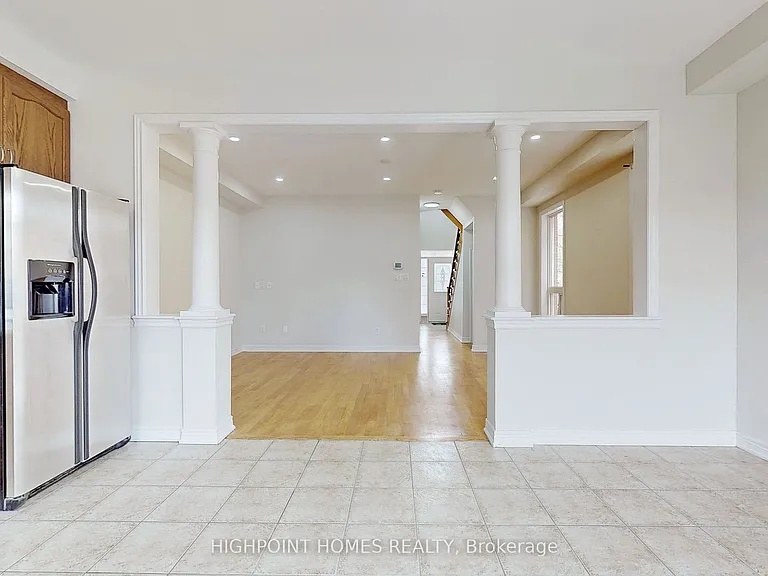 8 Martree Cres — Photo 7