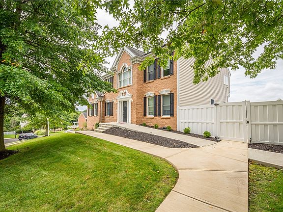 3rd image of 5837 Longview Cir