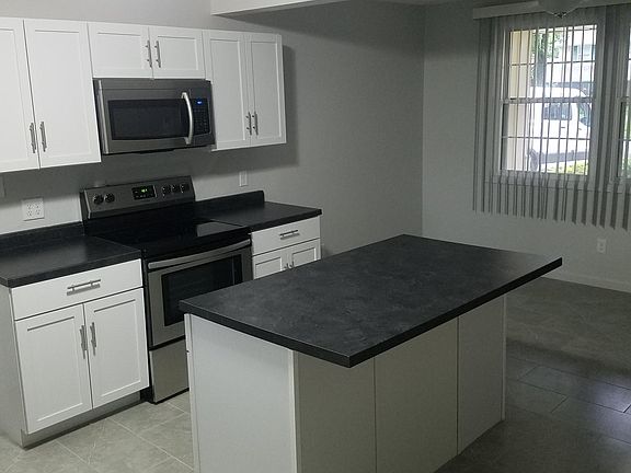 3rd image of 5728 Fontana Dr