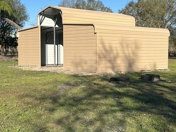 4th image of 826 B Rd