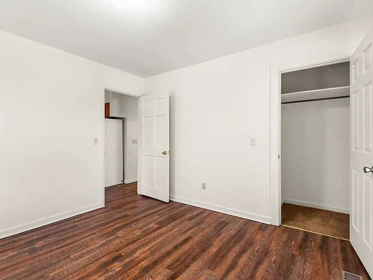 4966 Sherman Oaks Dr — Photo 17