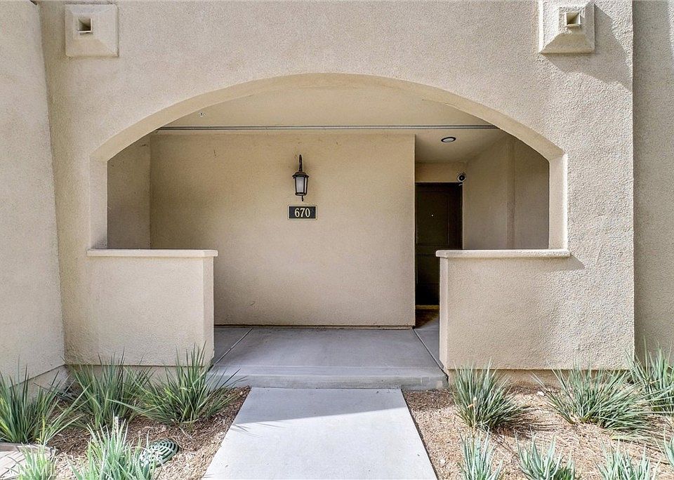 1st image of 670 Outlook Ln