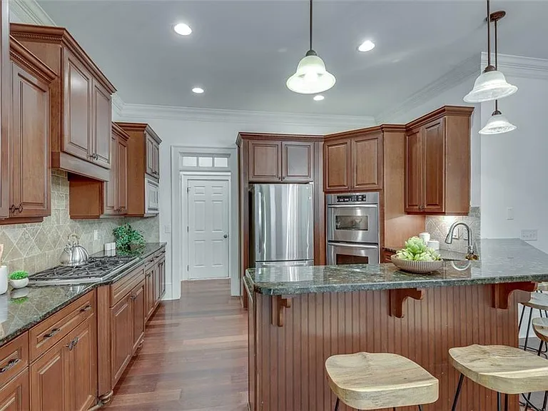 240 Lullwater Ct — Photo 19