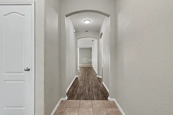 3 bed, 2.0 bath, 1647 sqft, $2,285 — Photo 3