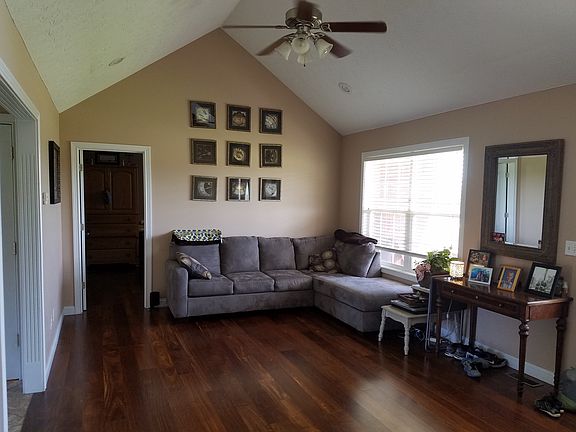 3rd image of 102 Dayhill Ct