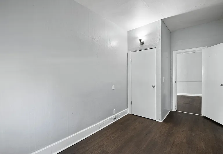 111 Center St — Photo 10