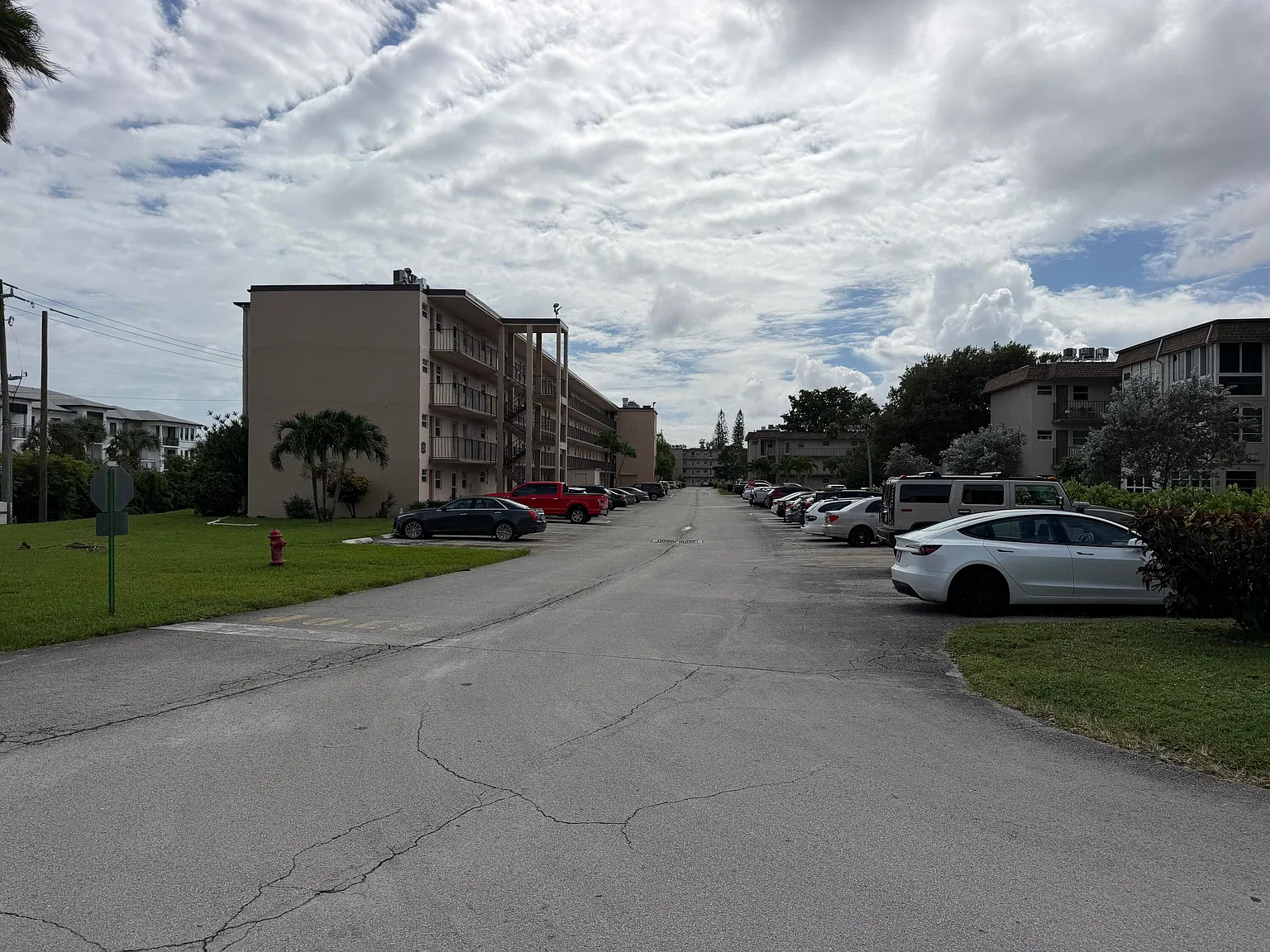 1 bed, 1.0 bath, 695 sqft, $1,400 — Photo 2
