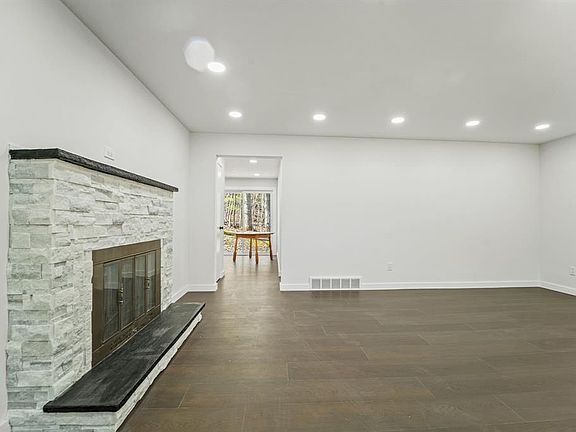2nd image of 110 Mill St